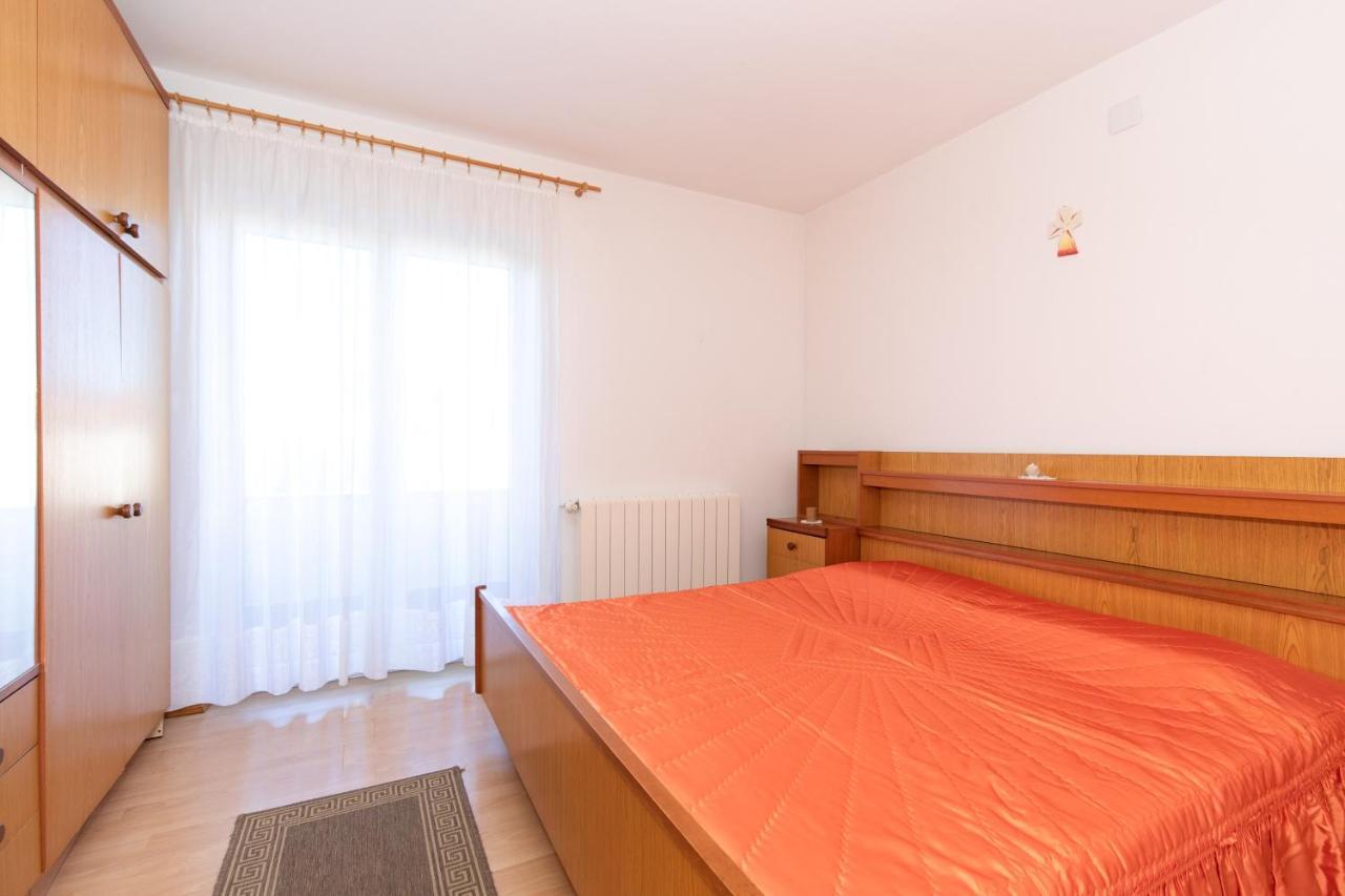 2-Bedroom Krk Apartment - Near Krk Beaches & Town! Krk Town Bagian luar foto